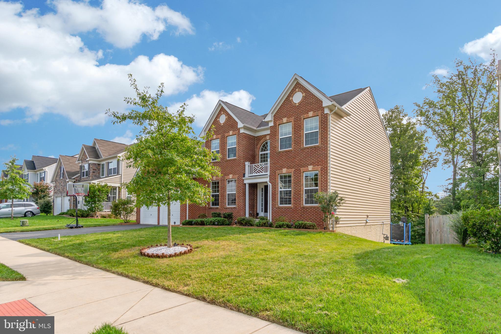 SEASONS LANDING - Residential