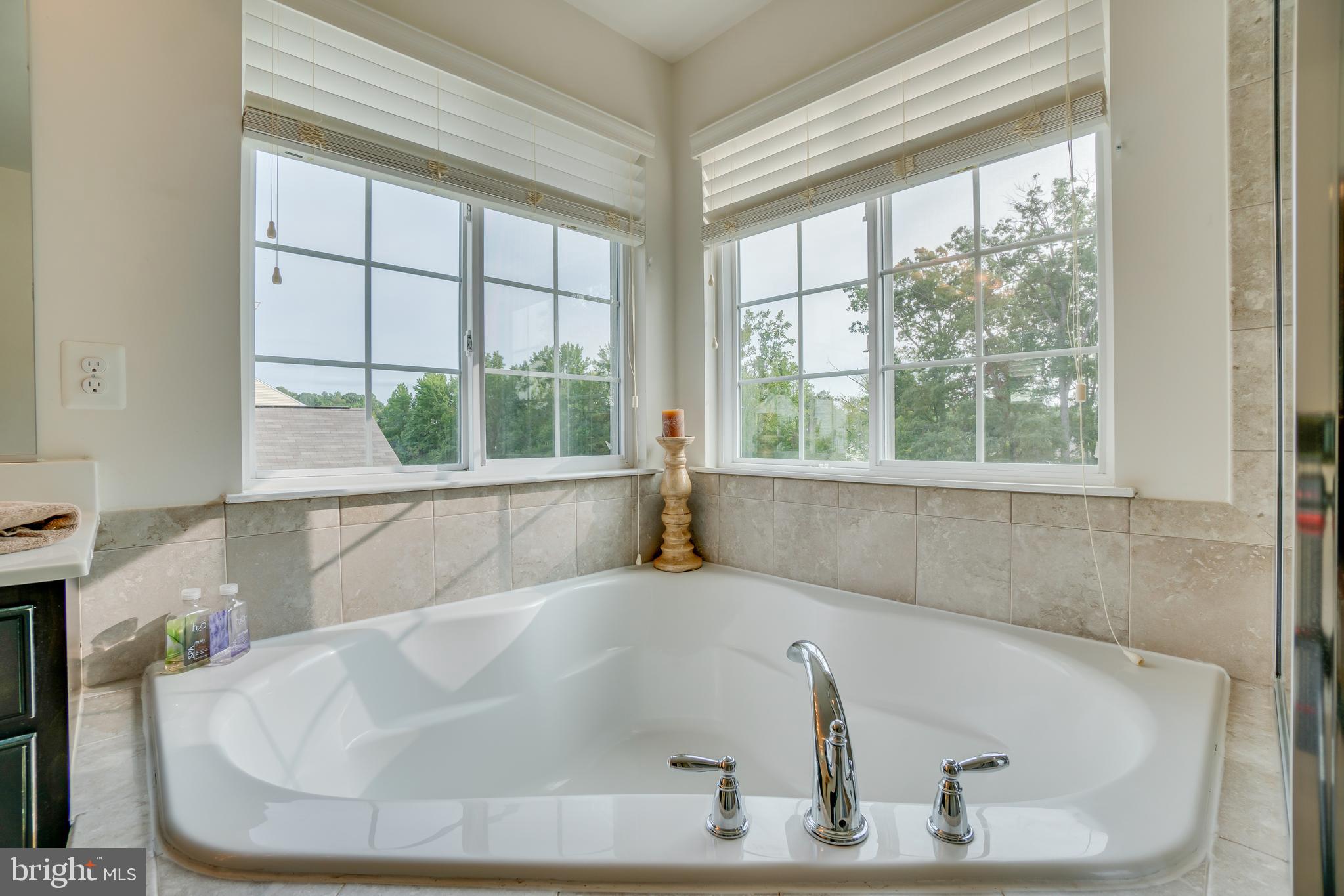 SEASONS LANDING - Residential