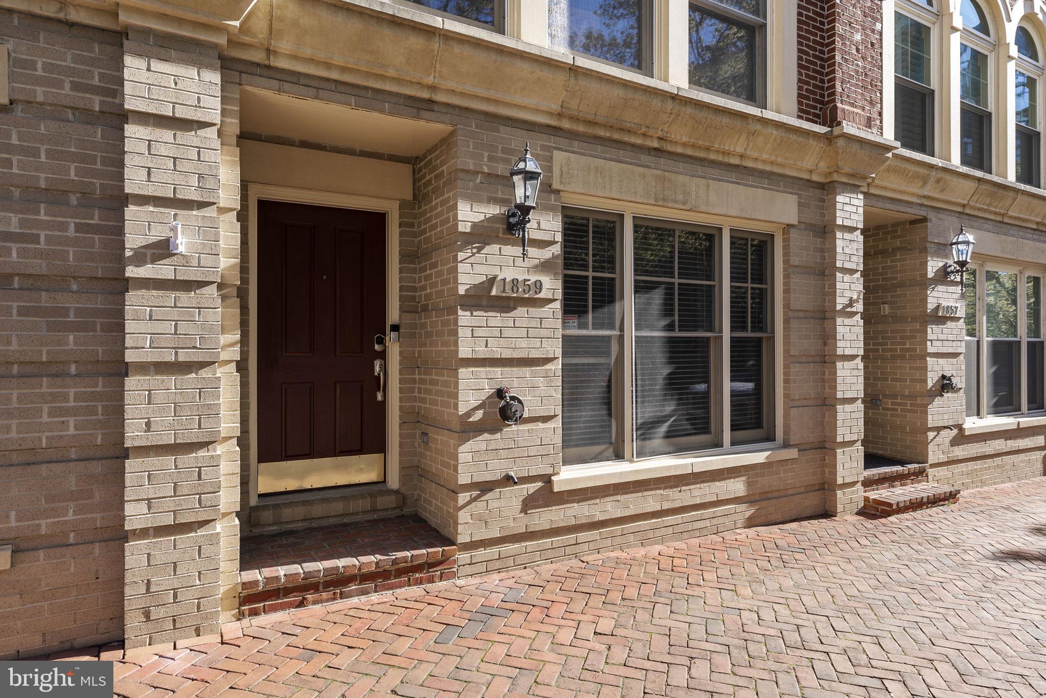 OLD TOWN ALEXANDRIA - Residential