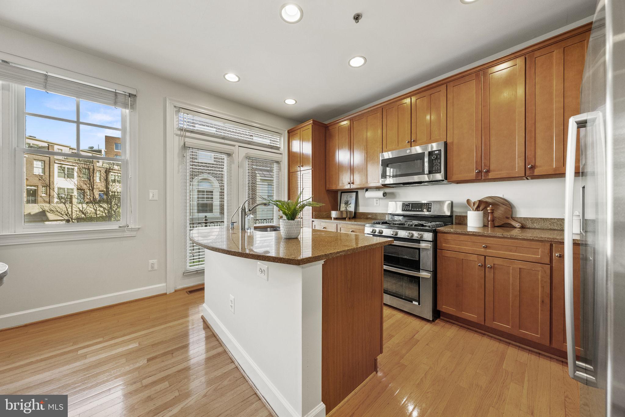 OLD TOWN ALEXANDRIA - Residential