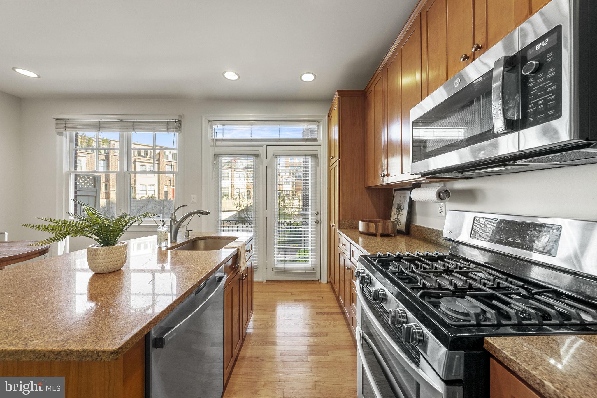 OLD TOWN ALEXANDRIA - Residential