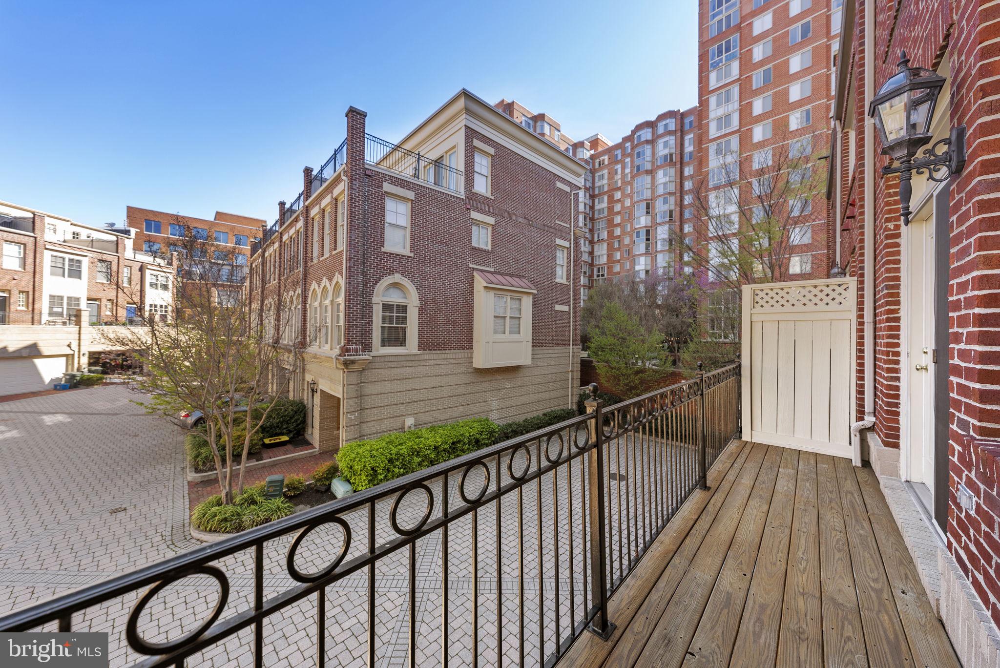 OLD TOWN ALEXANDRIA - Residential