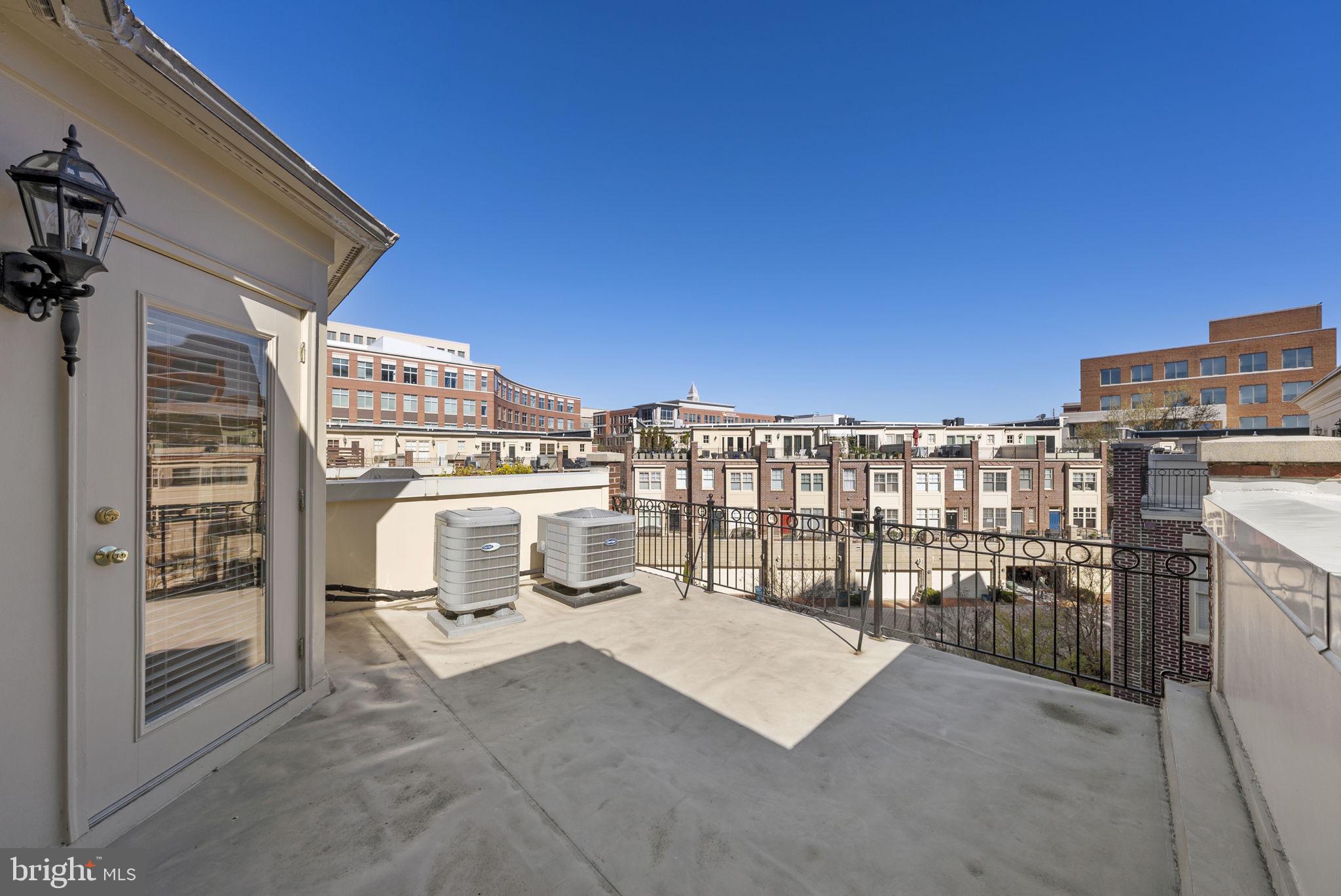 OLD TOWN ALEXANDRIA - Residential