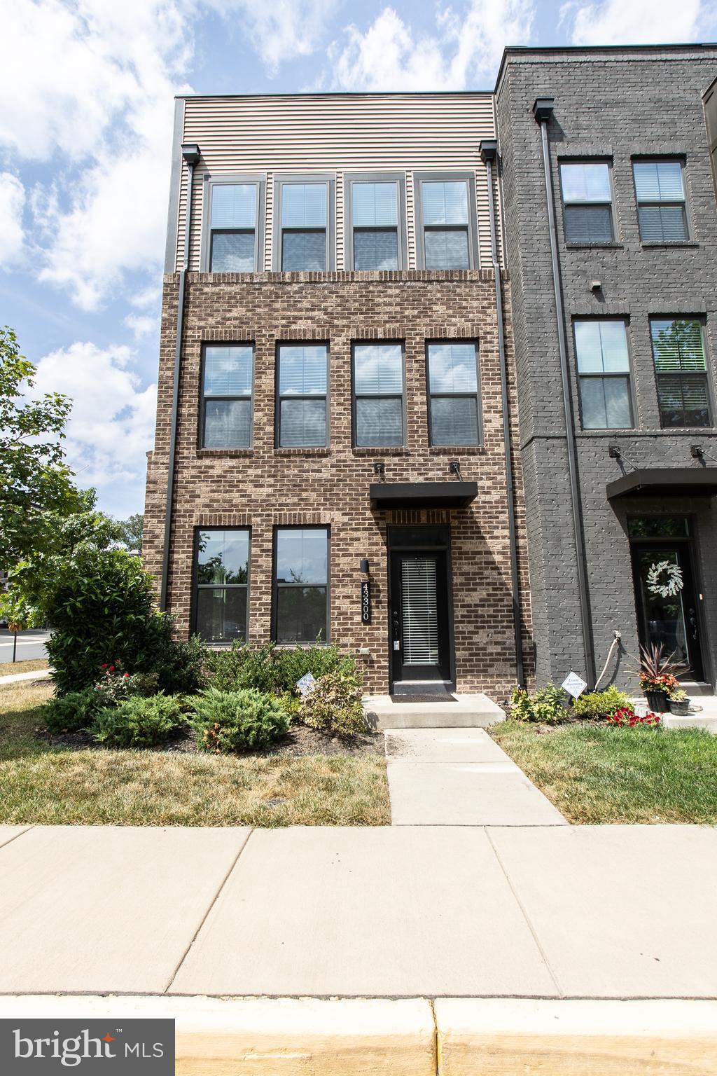 43300 JOHN MICHAEL TERRACE