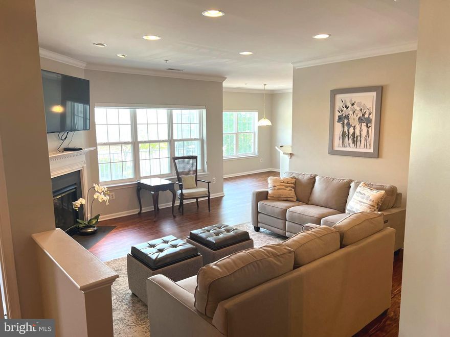 WATER FRONT COMMUNITY OF HOPEWELL POINT WITH MARINA * HOPEWELL POINT OFFERS COMFORT AND CONVENIENCE * SECURE BUILDING WITH INTERCOM AND ELEVATOR * OPEN AND FLEXIBLE FLOOR PLAN * GAS FIREPLACE * HIGH CEILINGS THROUGHOUT *  FRESHLY PAINTED WITH NEW LUXURY VINYL FLOORING AND ADDED RECESSED LIGHTING * CUSTOM BLINDS THROUGHOUT * POOL AVAILABLE FOR RESIDENTS * WALKING PATHS * CLOSE PROXIMITY TO LOCAL WATER FRONT RESTAURANTS AND BARS * UNIT VACANT EZ TO SHOW