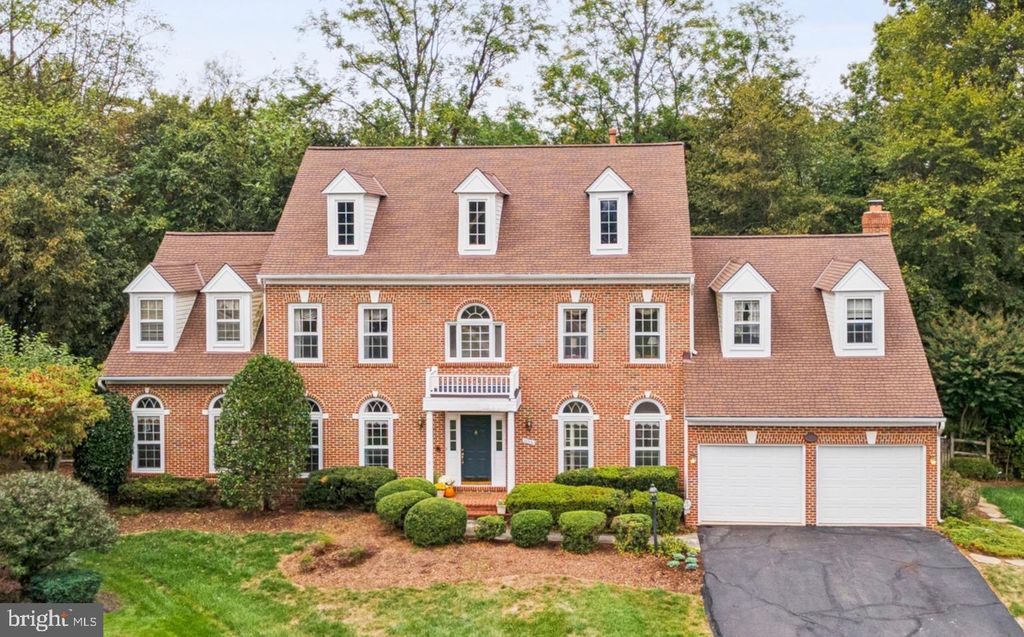 Photo of 20931 Lock Ct, STERLING, VA 20165 (MLS # VALO2107996)