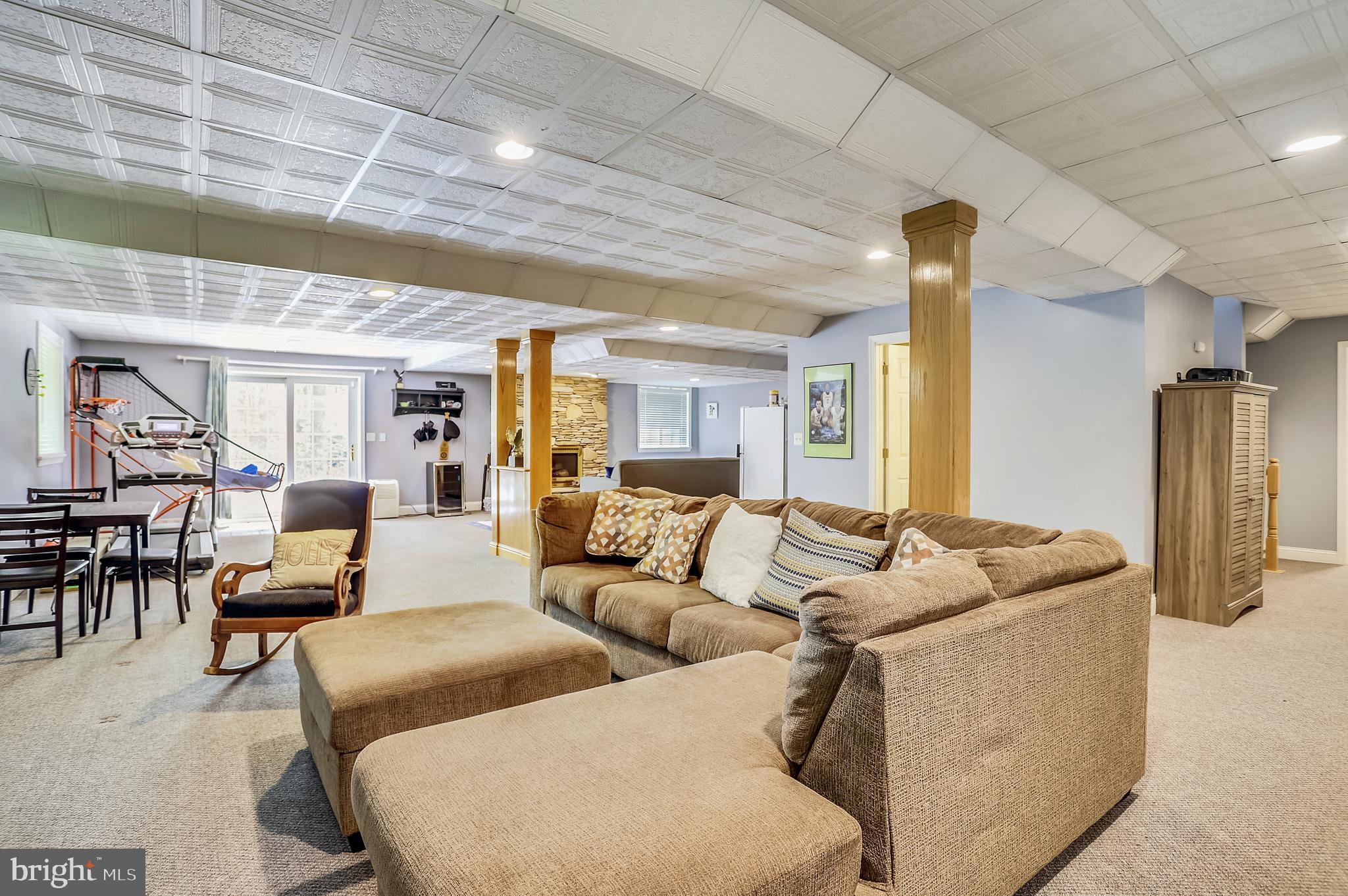 TALL OAKS - Residential