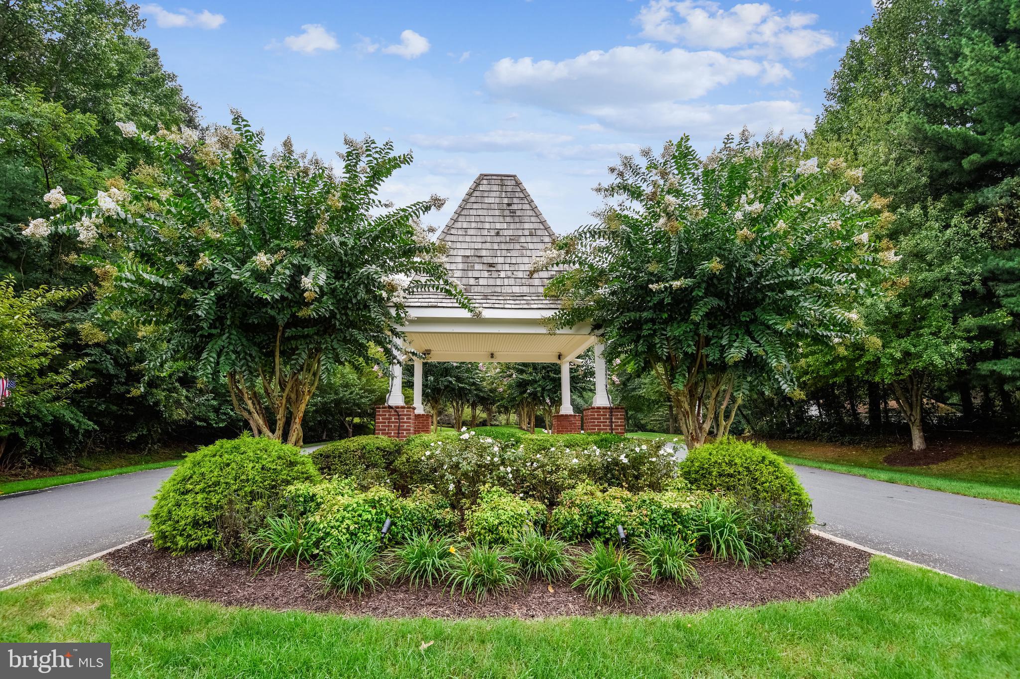 TALL OAKS - Residential