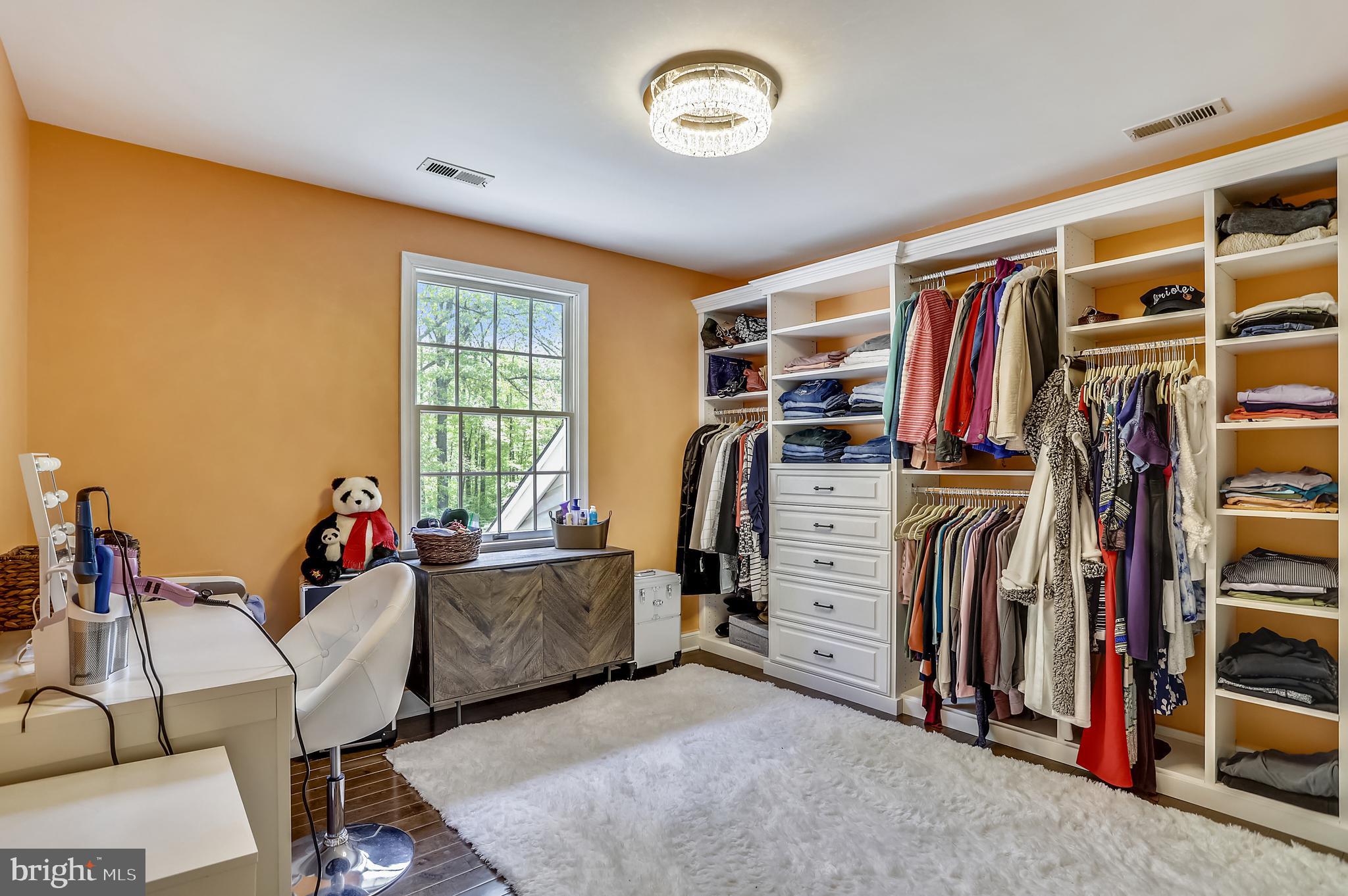 TALL OAKS - Residential