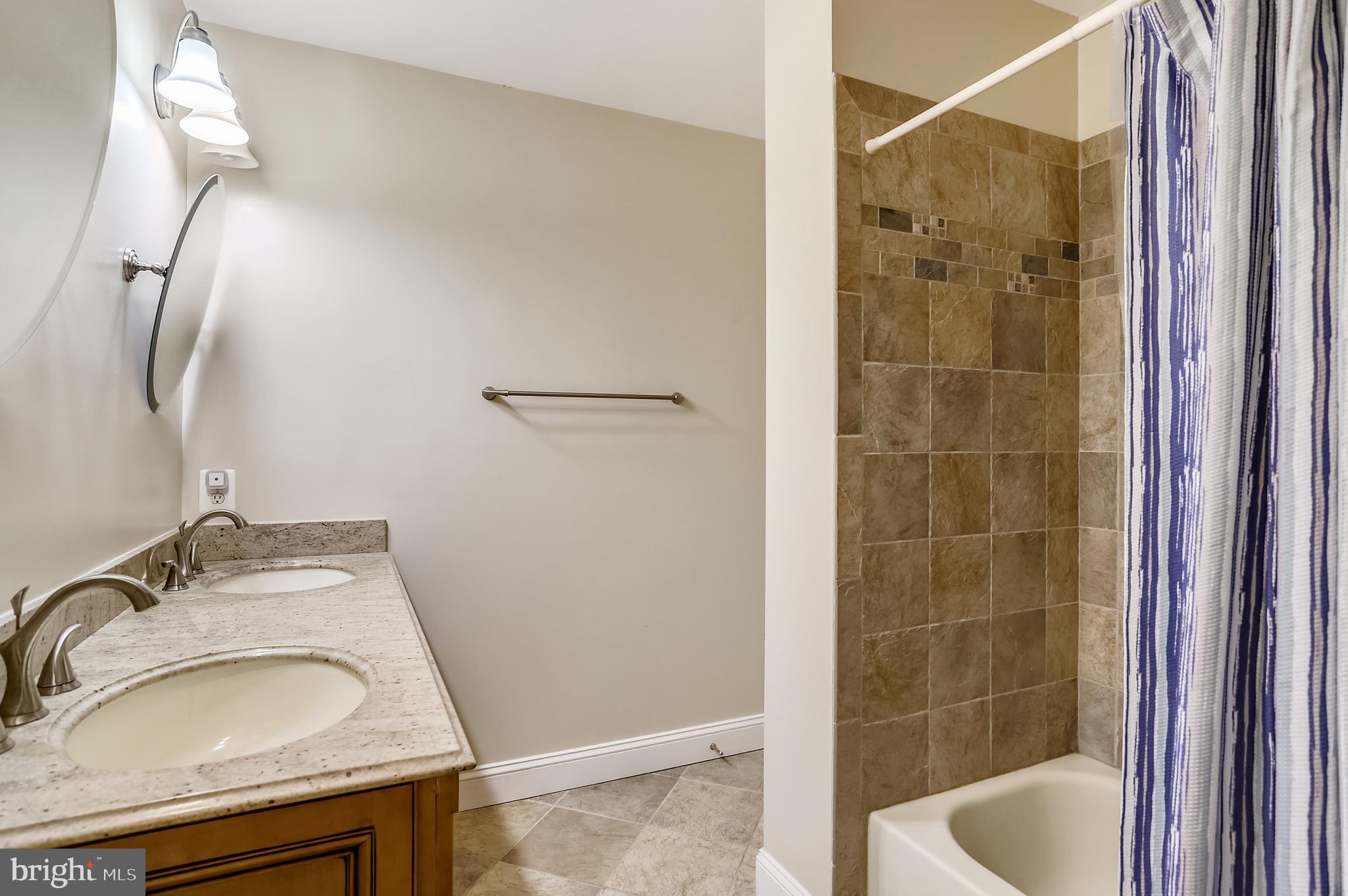 TALL OAKS - Residential