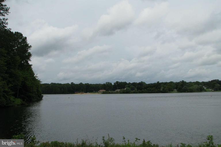 LAKE CAROLINE - Land