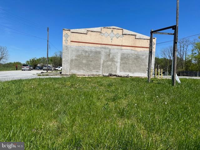 Main image without alt text