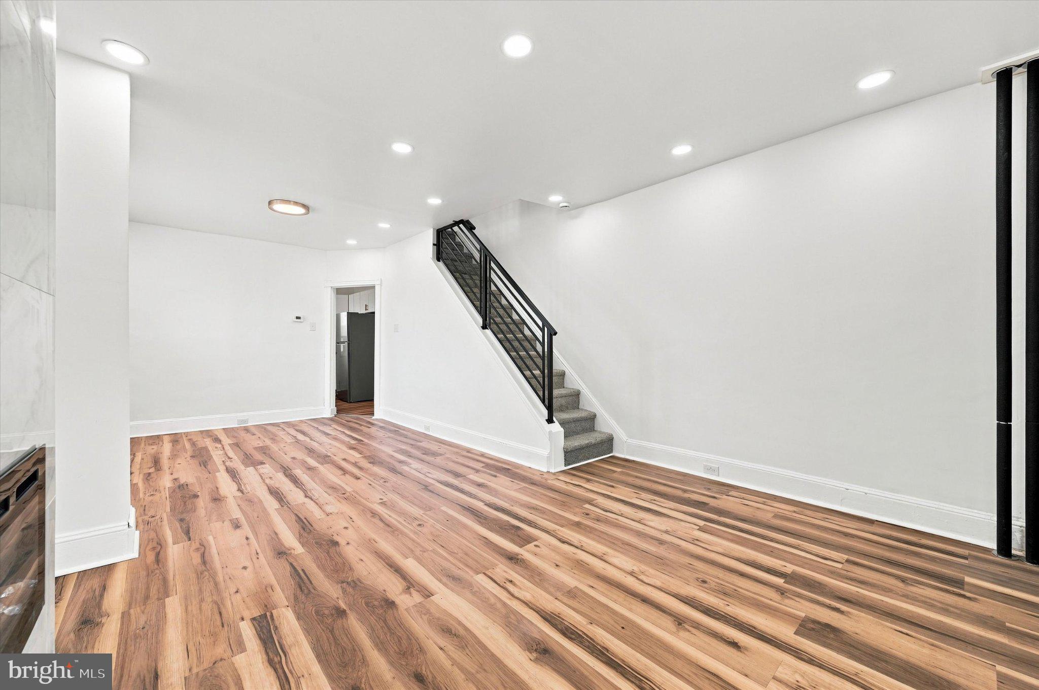 5767 N BEECHWOOD