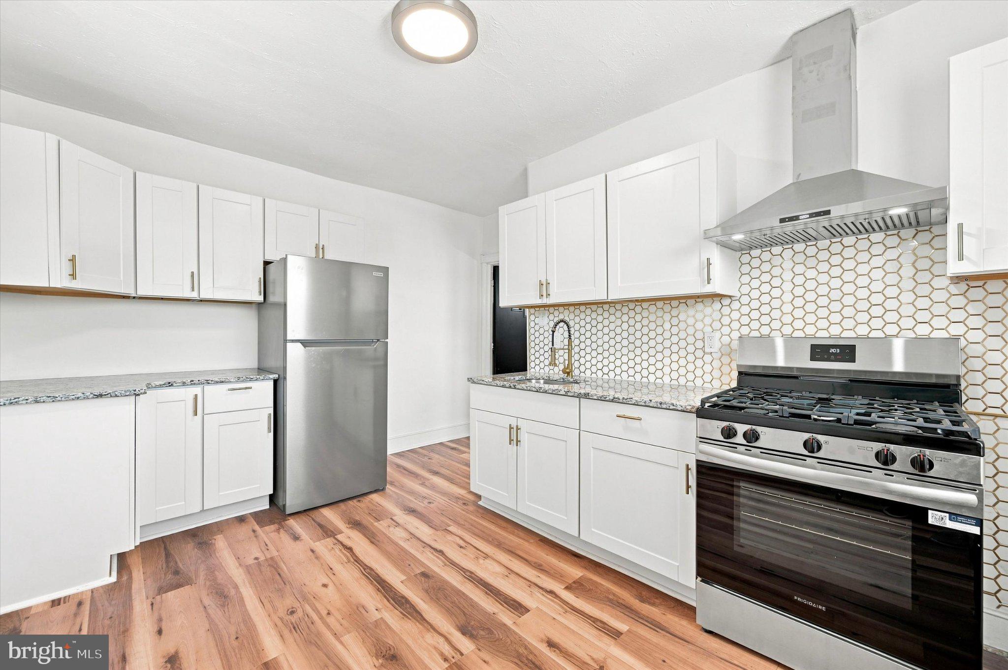 5767 N BEECHWOOD
