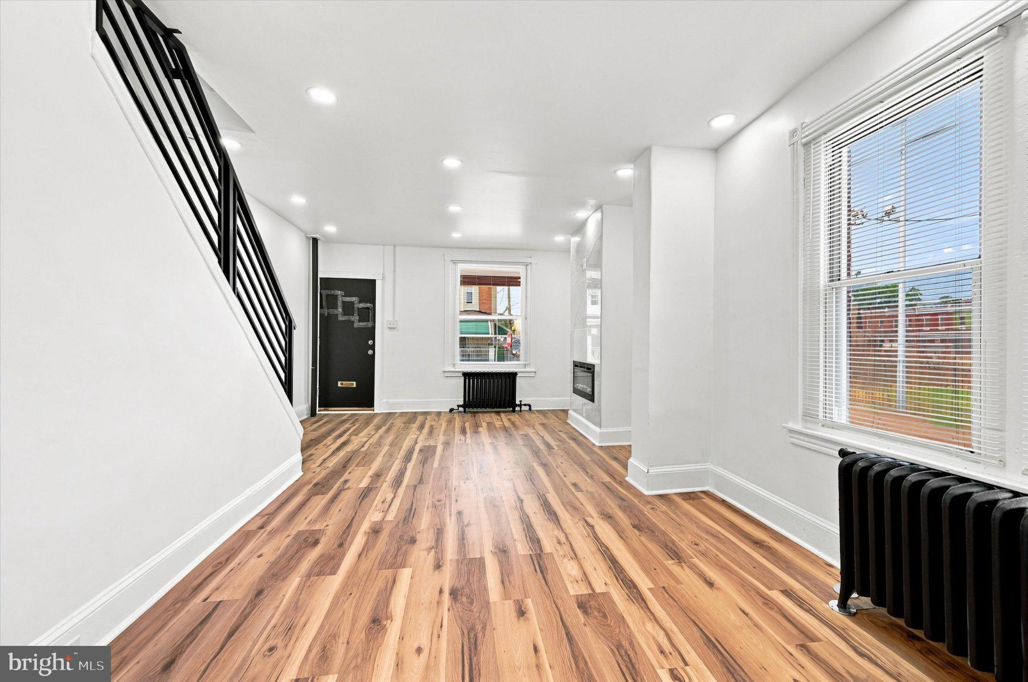 5767 N BEECHWOOD
