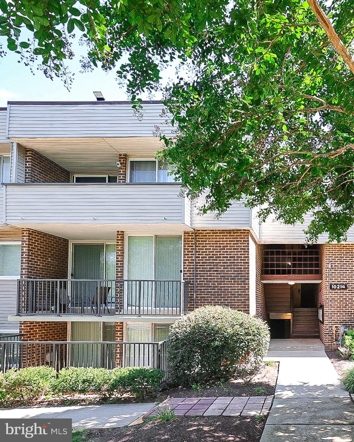 10214 PRINCE PLACE 8-202