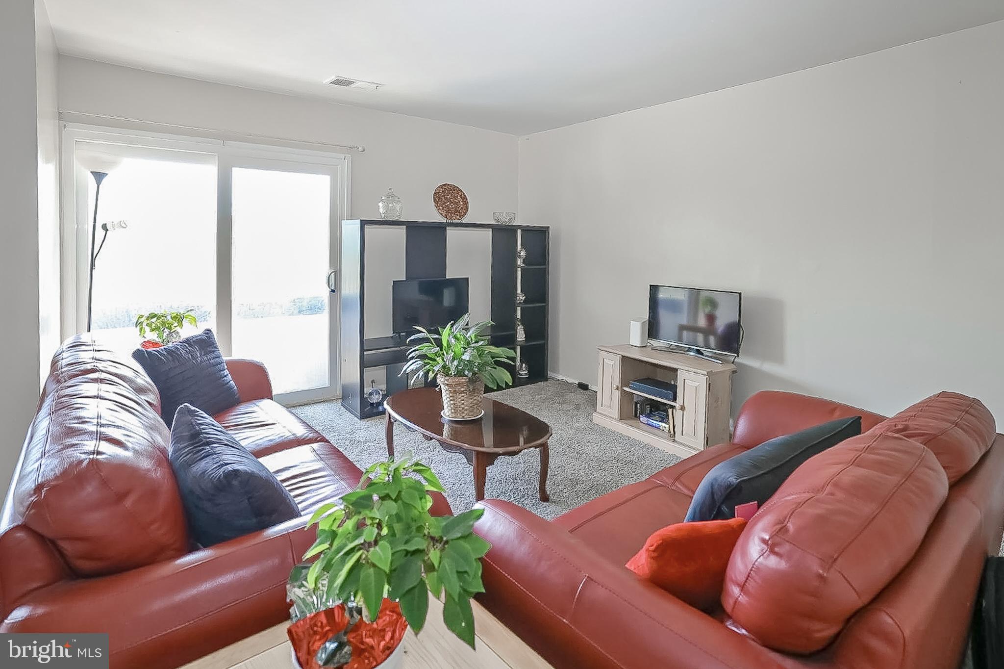 10214 PRINCE PLACE 8-202