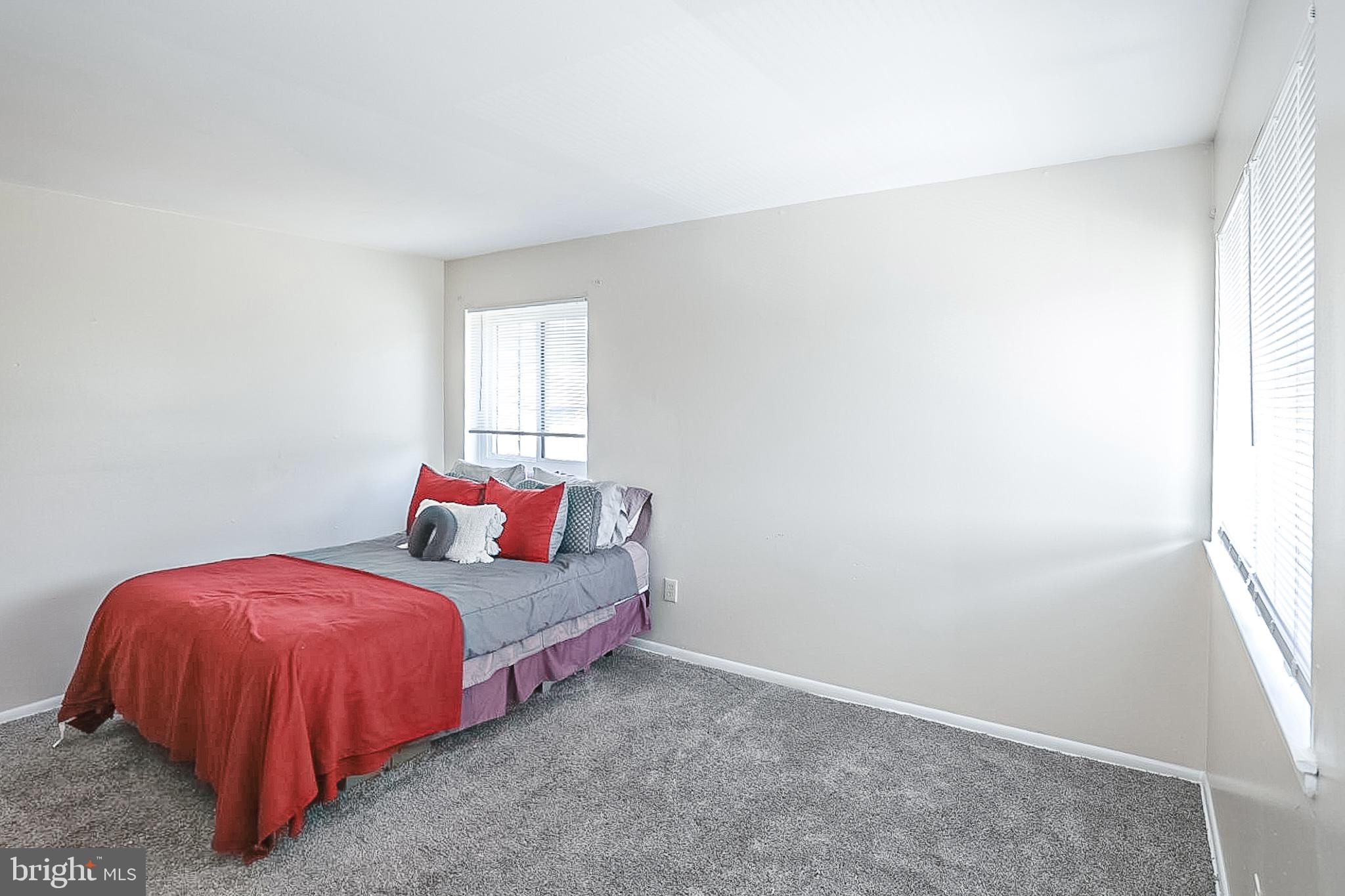 PINE CONDOMINIUM - Residential