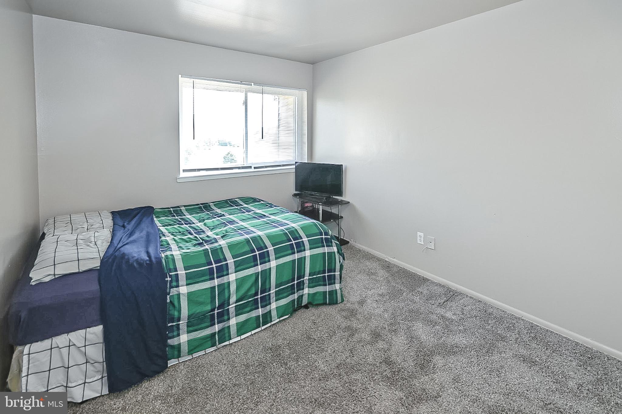 PINE CONDOMINIUM - Residential