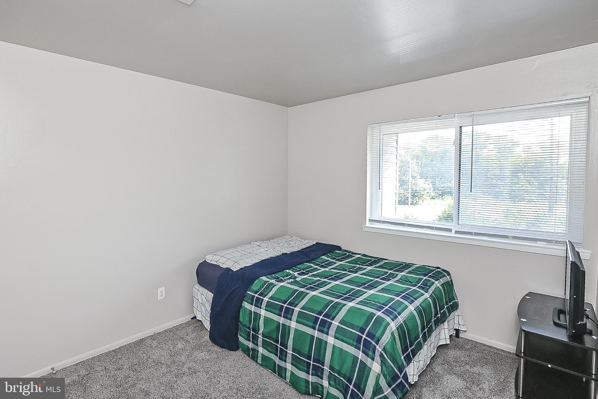 PINE CONDOMINIUM - Residential