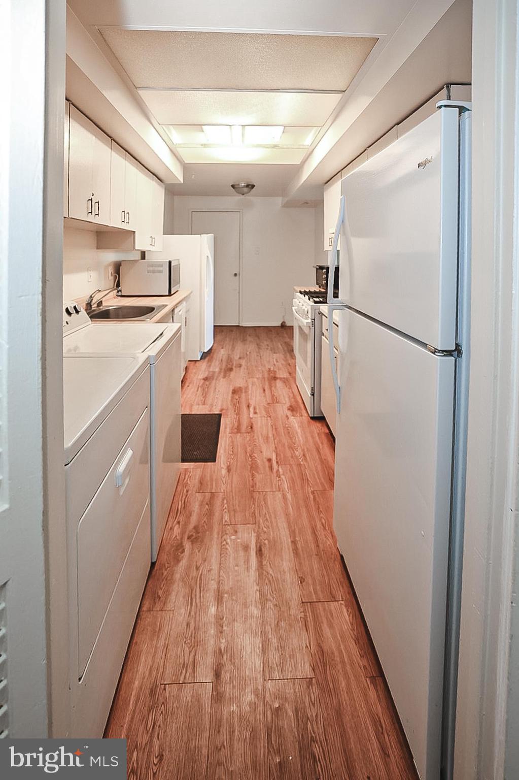 PINE CONDOMINIUM - Residential