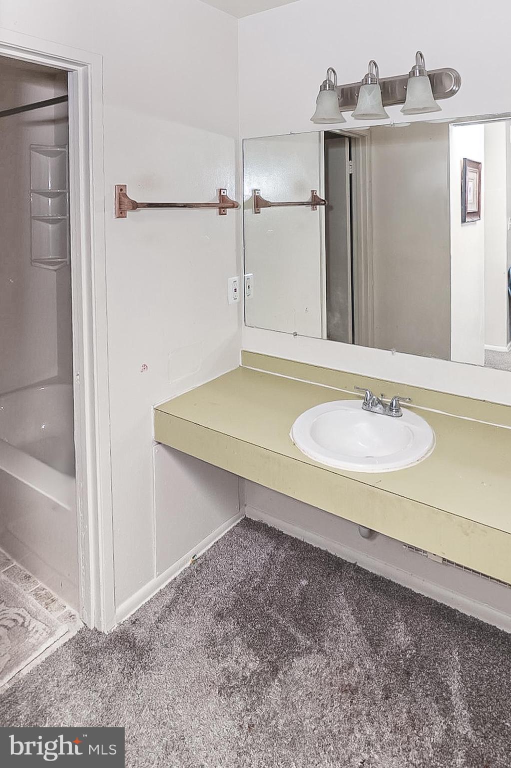 PINE CONDOMINIUM - Residential