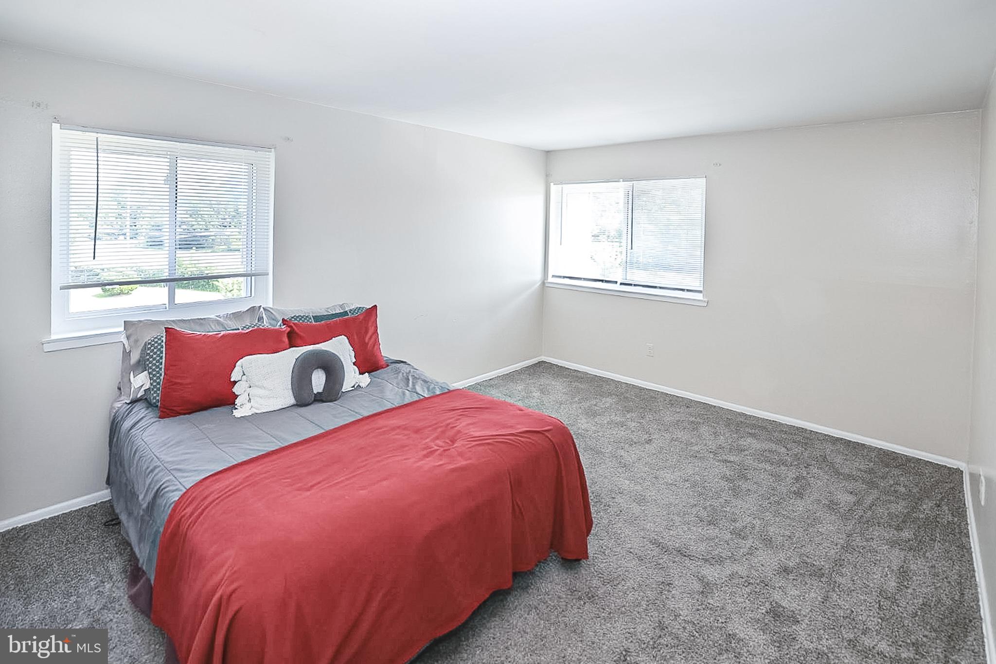 PINE CONDOMINIUM - Residential