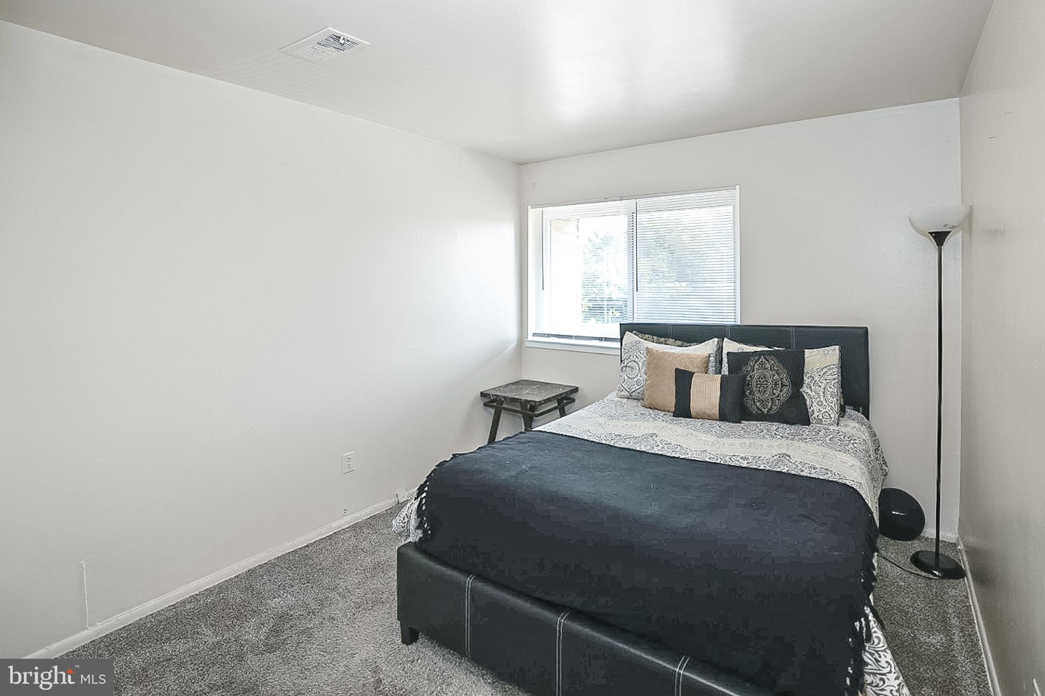 PINE CONDOMINIUM - Residential