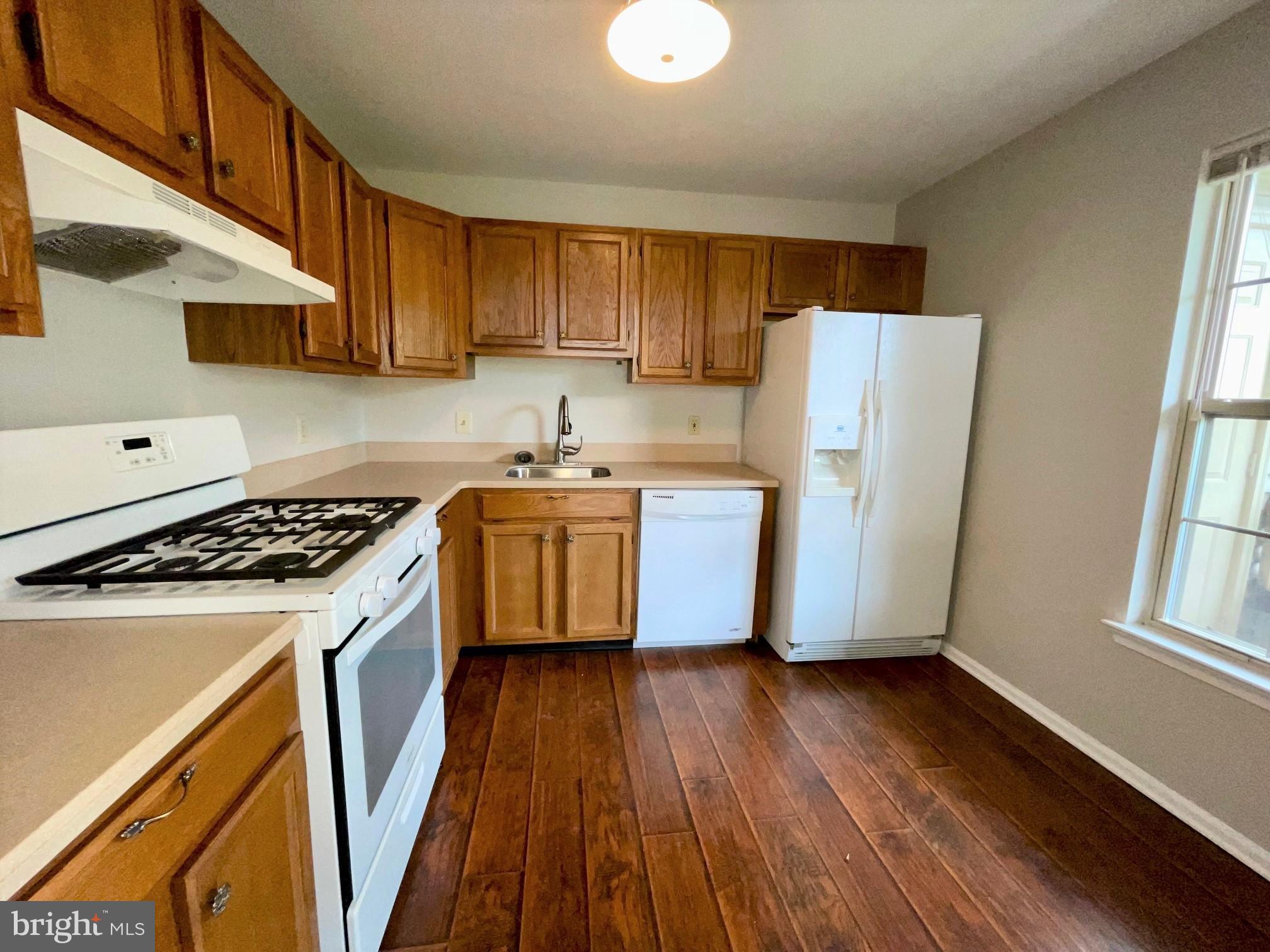 MAKEFIELD GLEN - Residential Lease