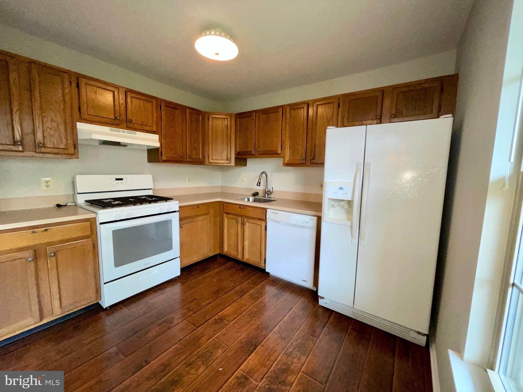 MAKEFIELD GLEN - Residential Lease
