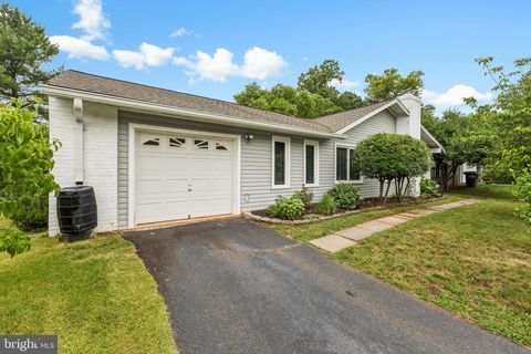 Photo of 246 Avondale Drive, STERLING, VA 20164 (MLS # VALO2130602)