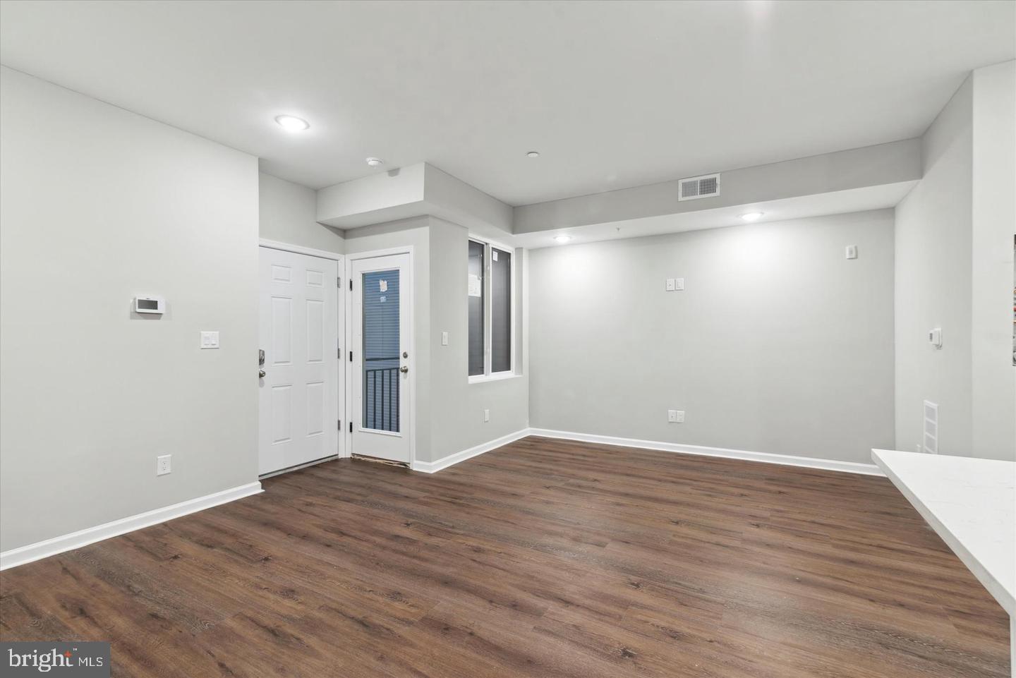 LUDLOW - Commercial Sale