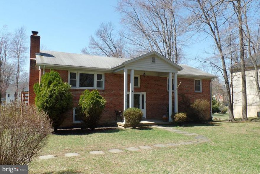 Handsome Brick 4 BR, 3 BA home located in Leehigh Vil. * Practically country living but just mins from Ffx Co Pkwy, I66, Ffx.Govt.Ctr, Fair Oaks Mall, Wegmans, Dulles * Upgraded KIT w Granite and Stainless Steel Appliances * Huge deck overlooks level yard * Landlord to provide lawn care * Extremely efficient heat & hot water syst * Good Credit & References A Must * Available Now!