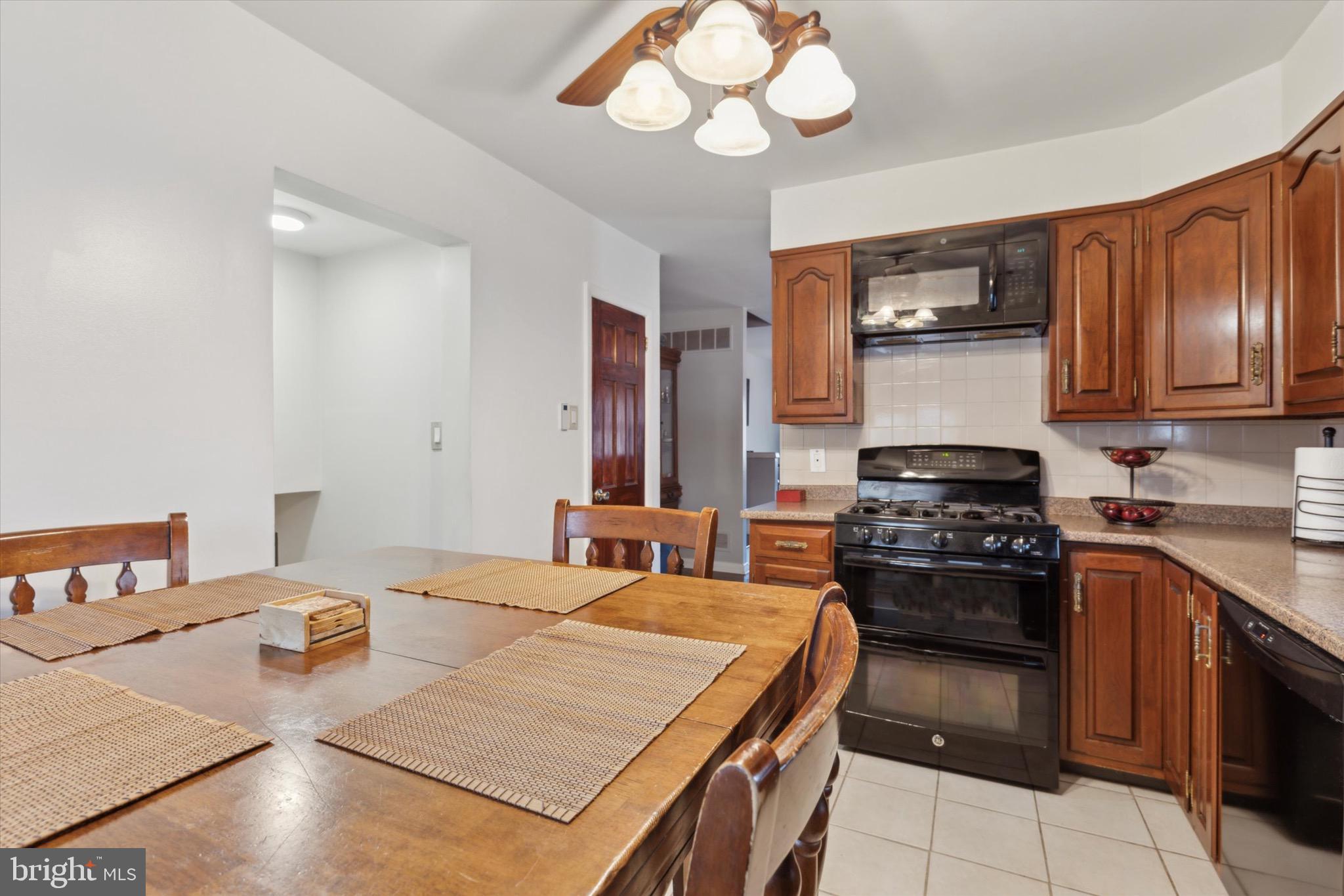 WILLOW GROVE - Residential Lease