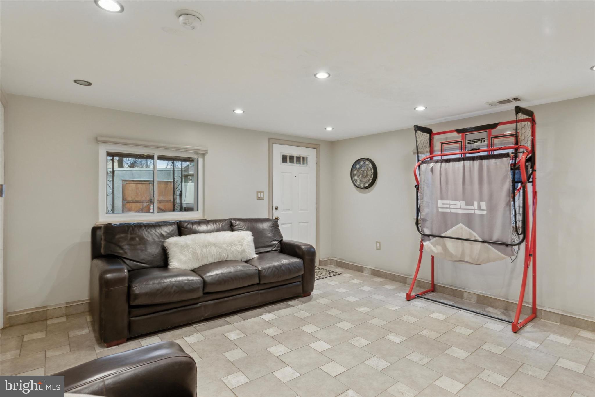 WILLOW GROVE - Residential Lease