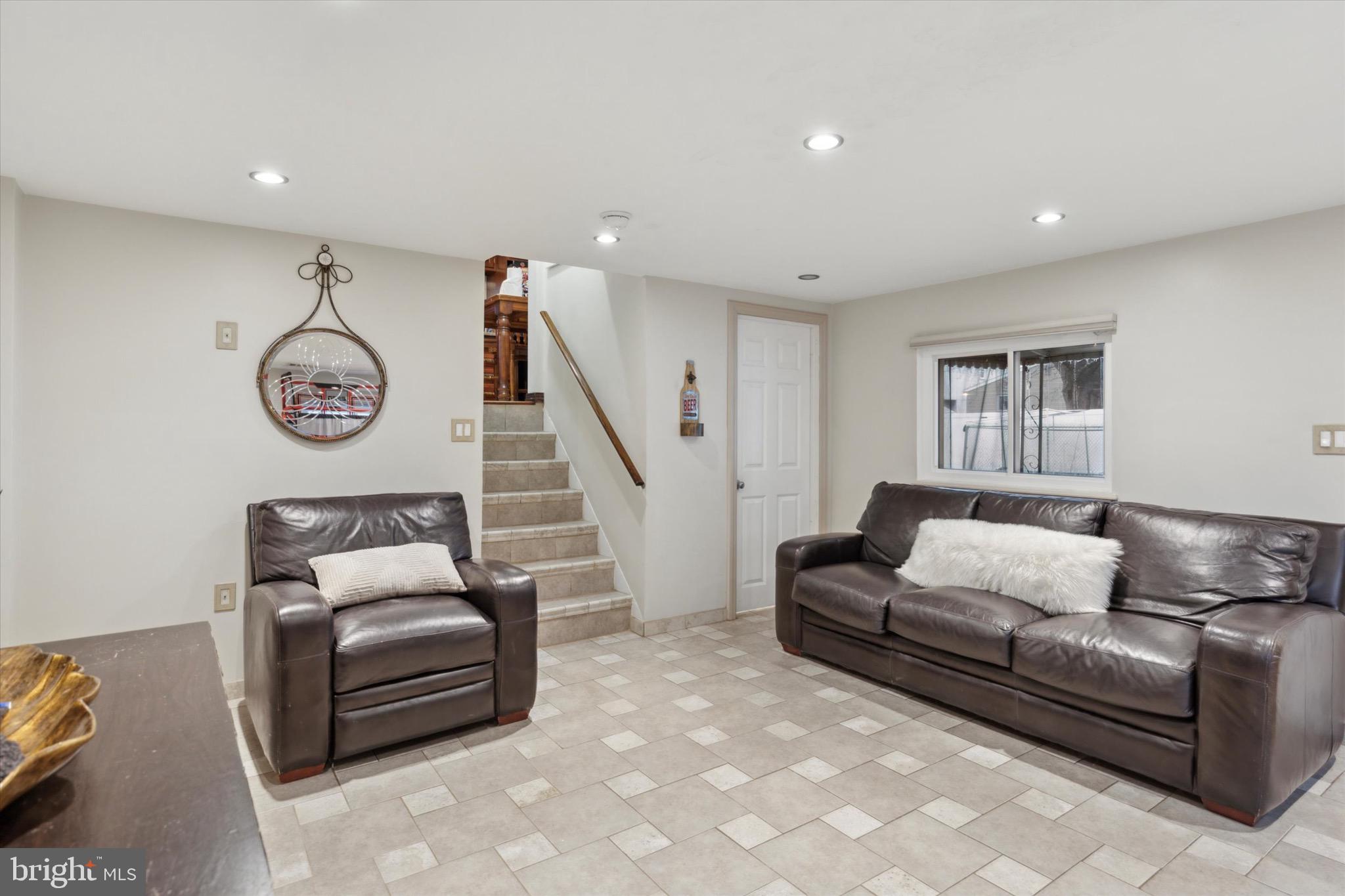 WILLOW GROVE - Residential Lease