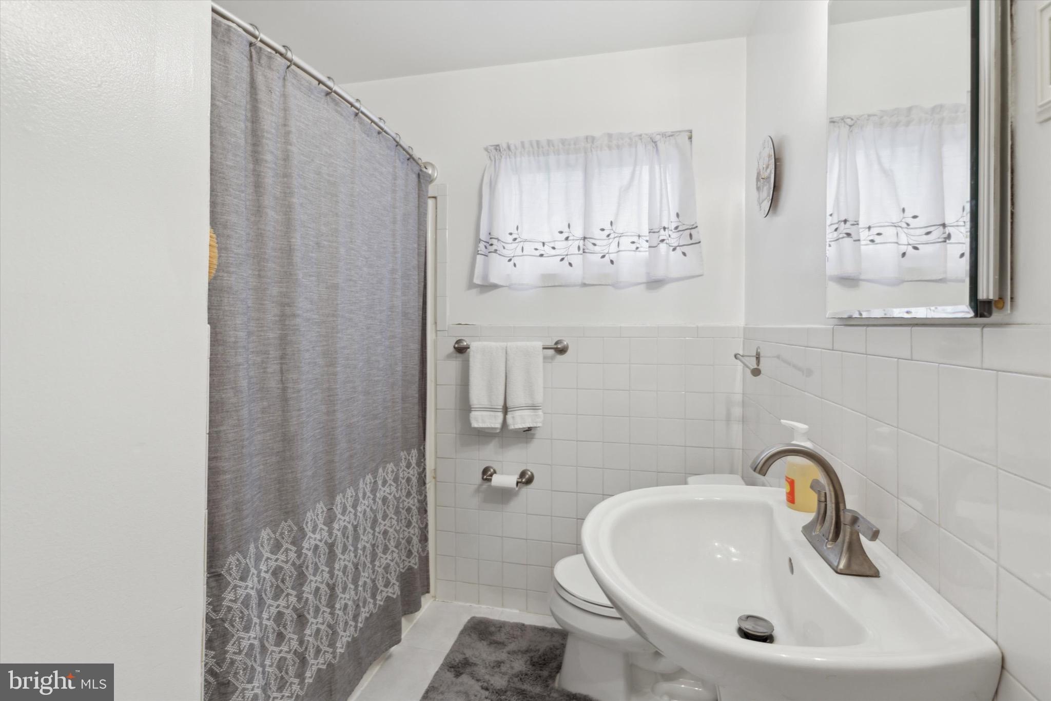 WILLOW GROVE - Residential Lease