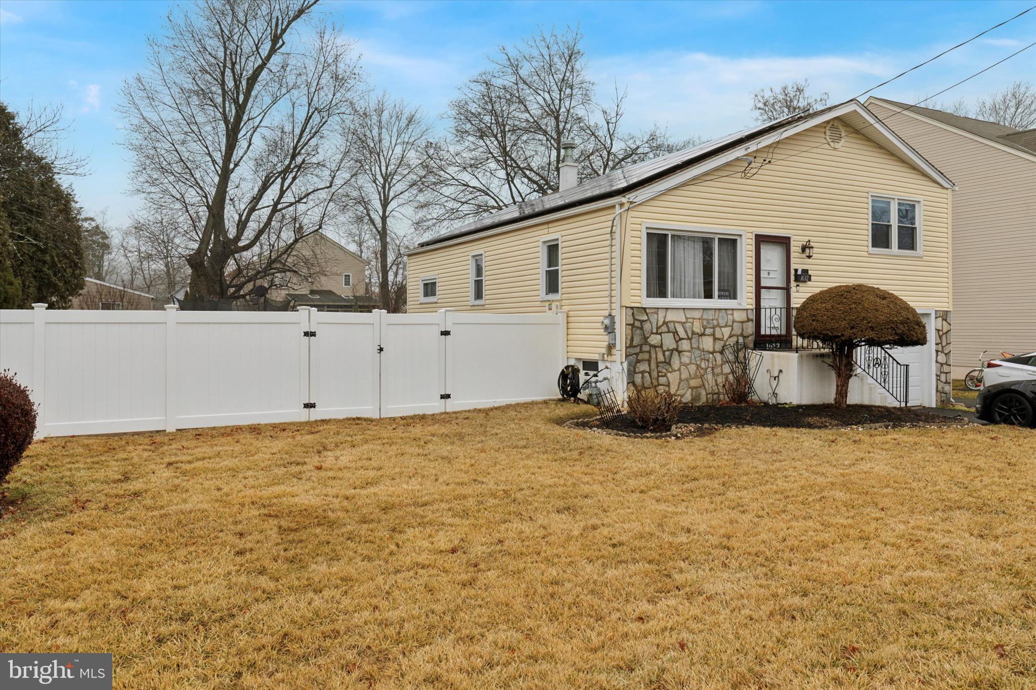 WILLOW GROVE - Residential Lease