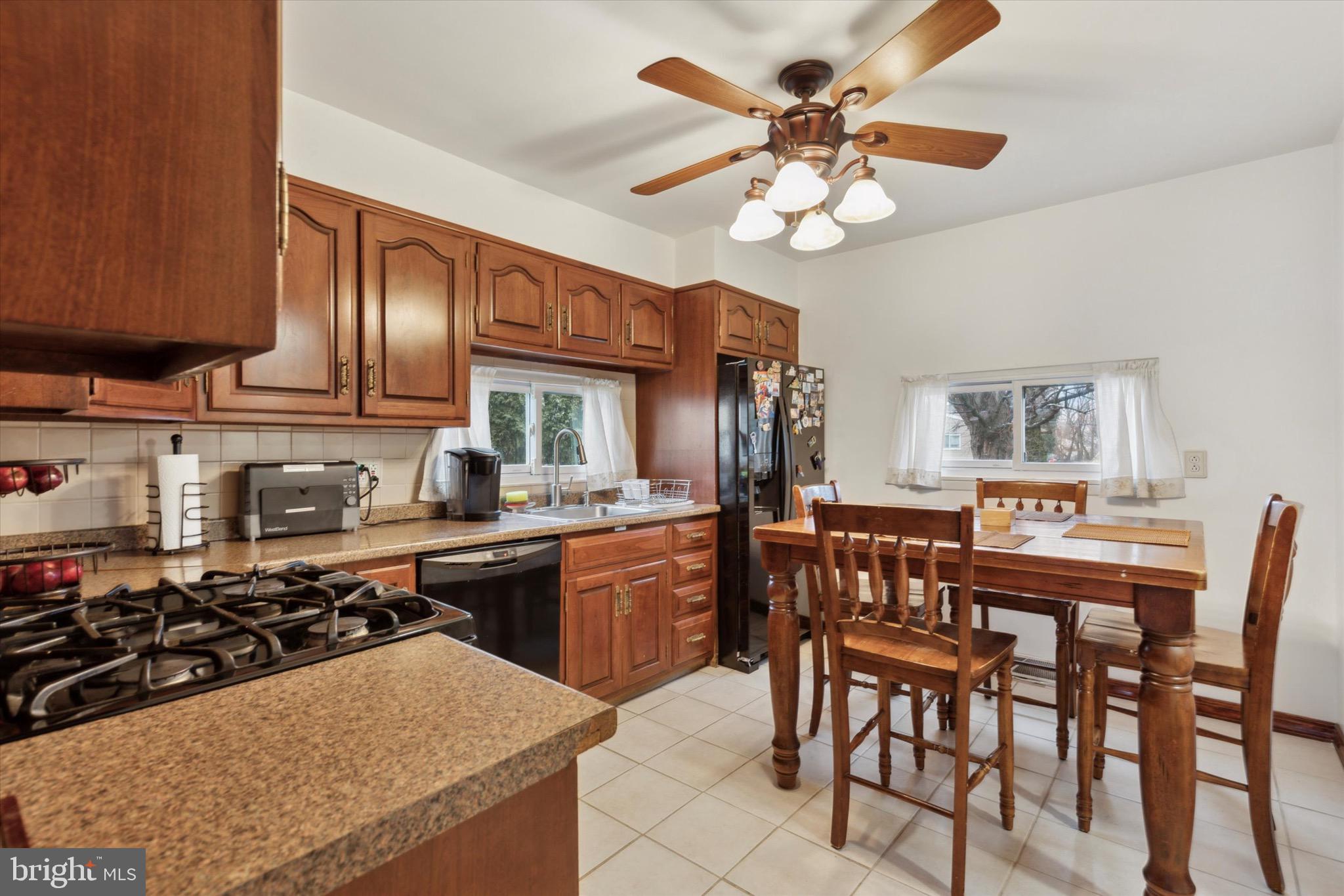 WILLOW GROVE - Residential Lease