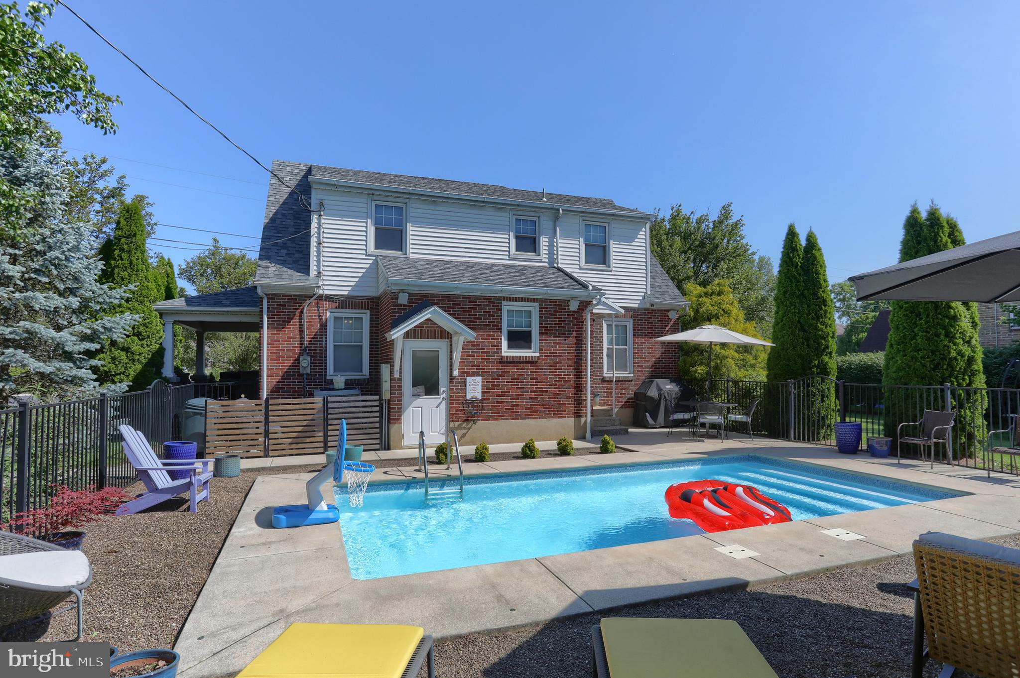602 E MAPLE STREET