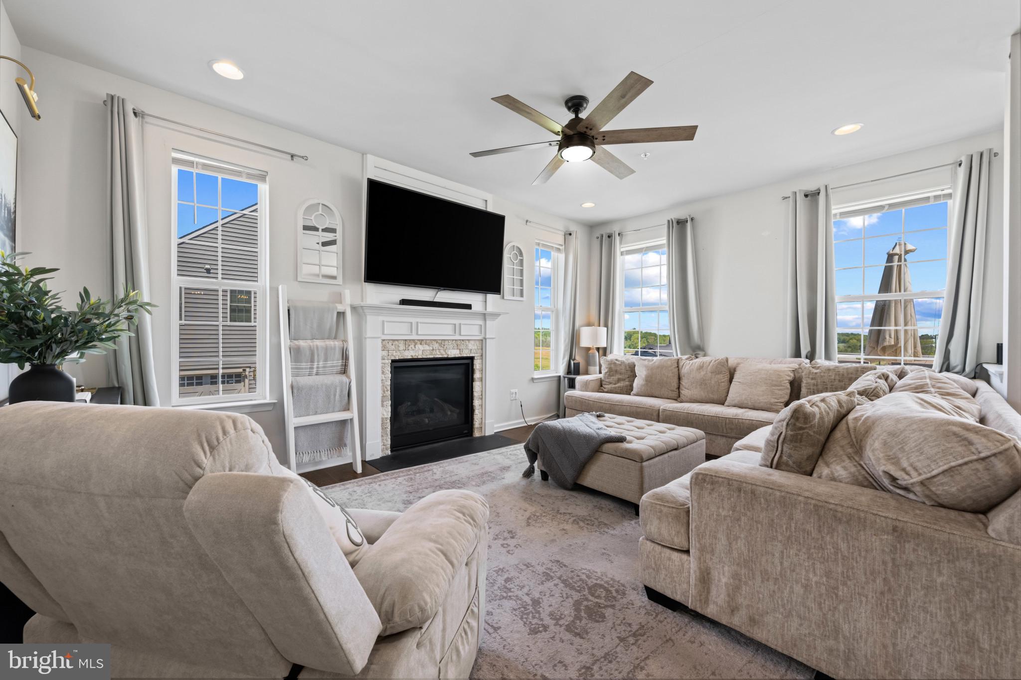 ROYAL OAKS - Residential