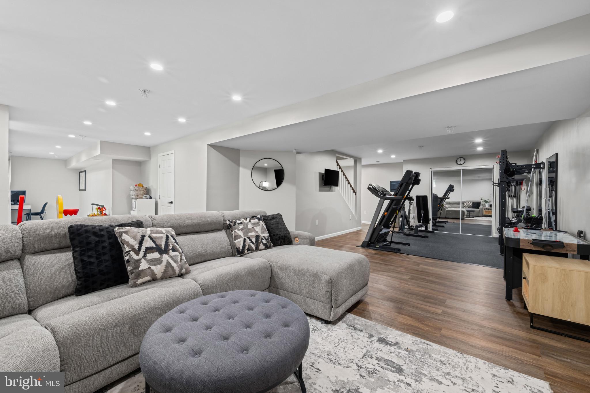 ROYAL OAKS - Residential
