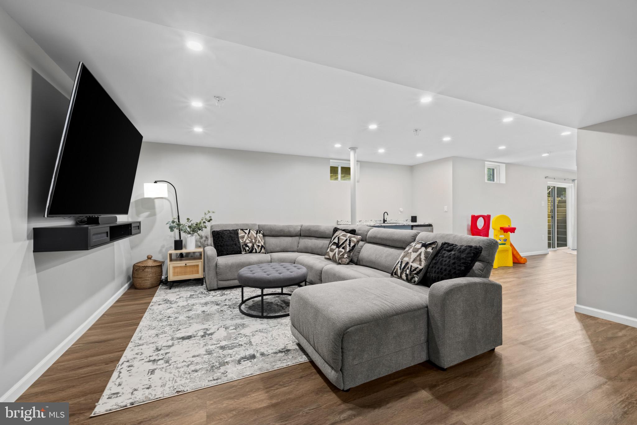 ROYAL OAKS - Residential