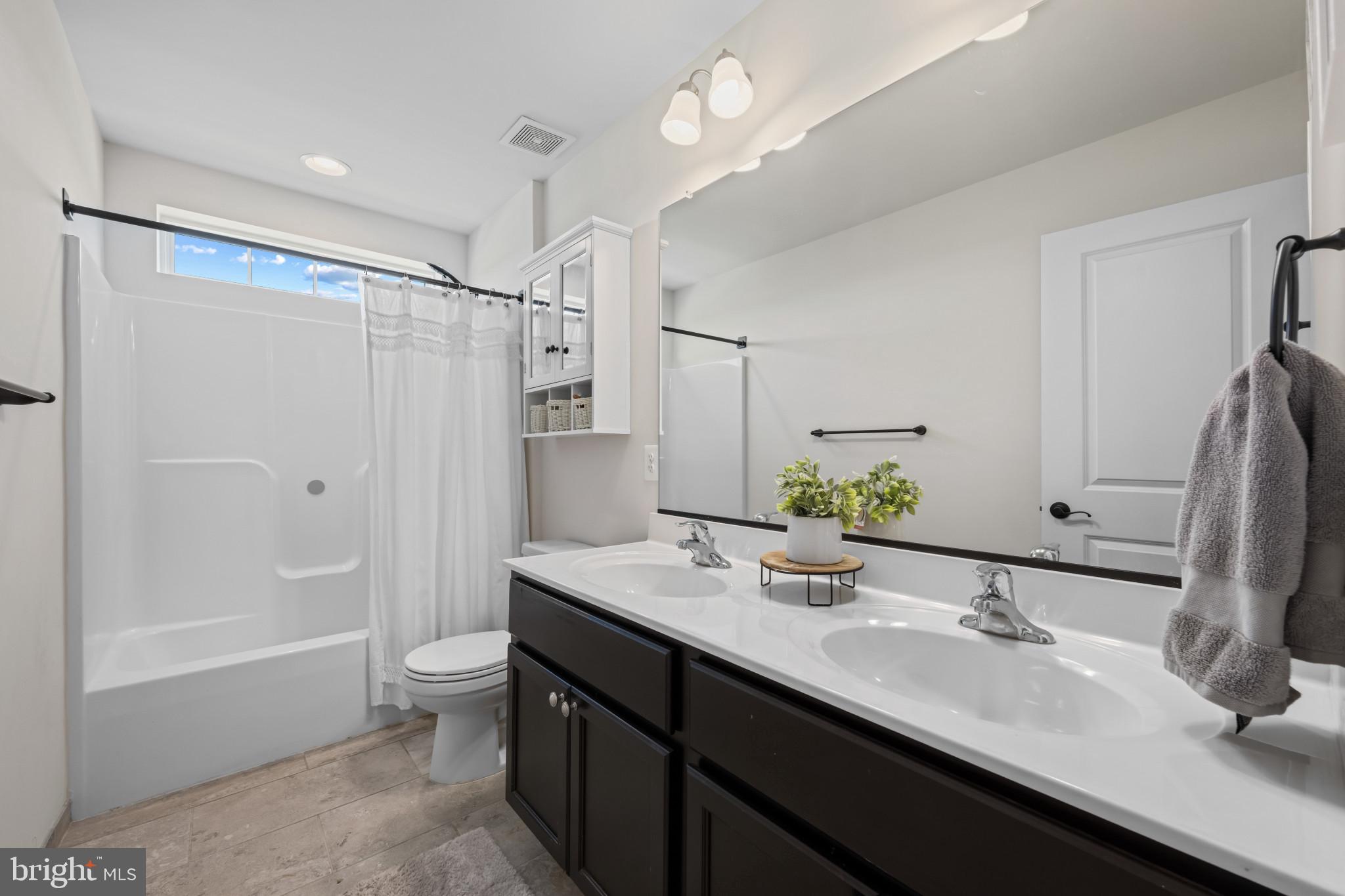 ROYAL OAKS - Residential