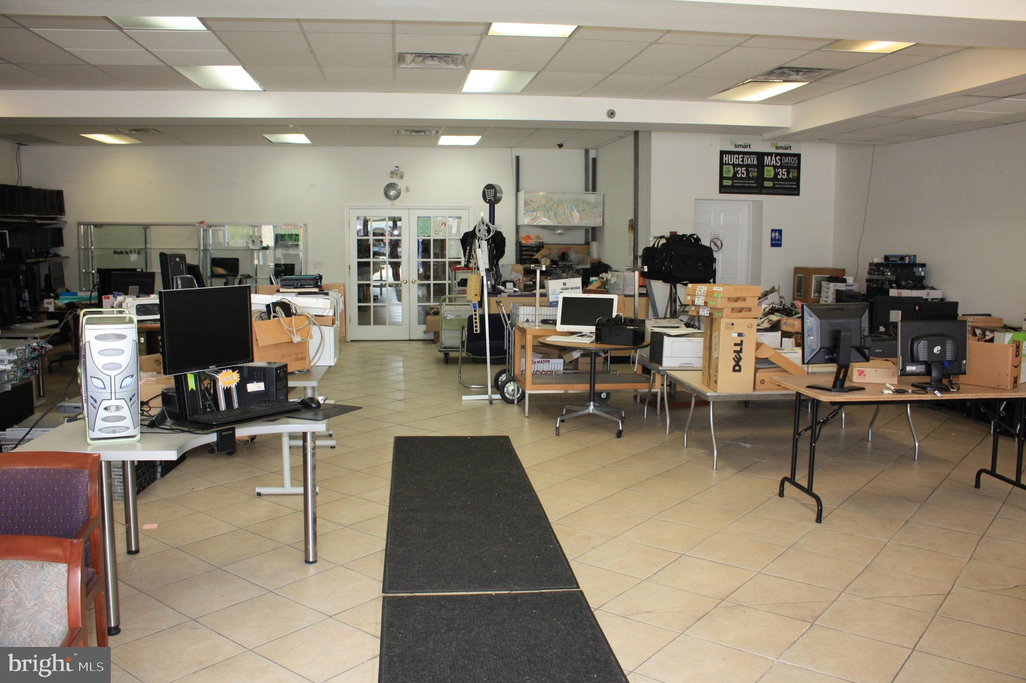 4810 & 4818 N CRESCENT BOULEVARD