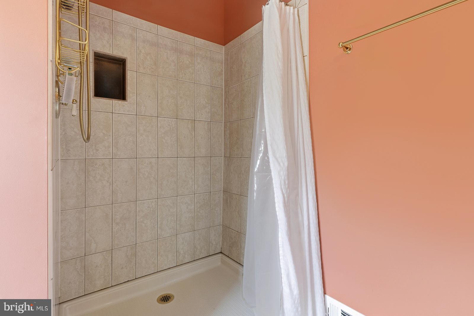 MONTPELIER - Residential