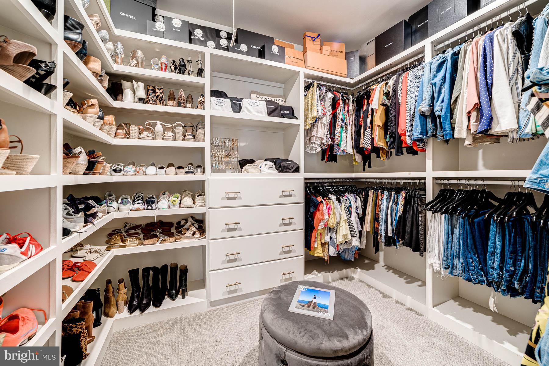 VIENNA WOODS - Residential