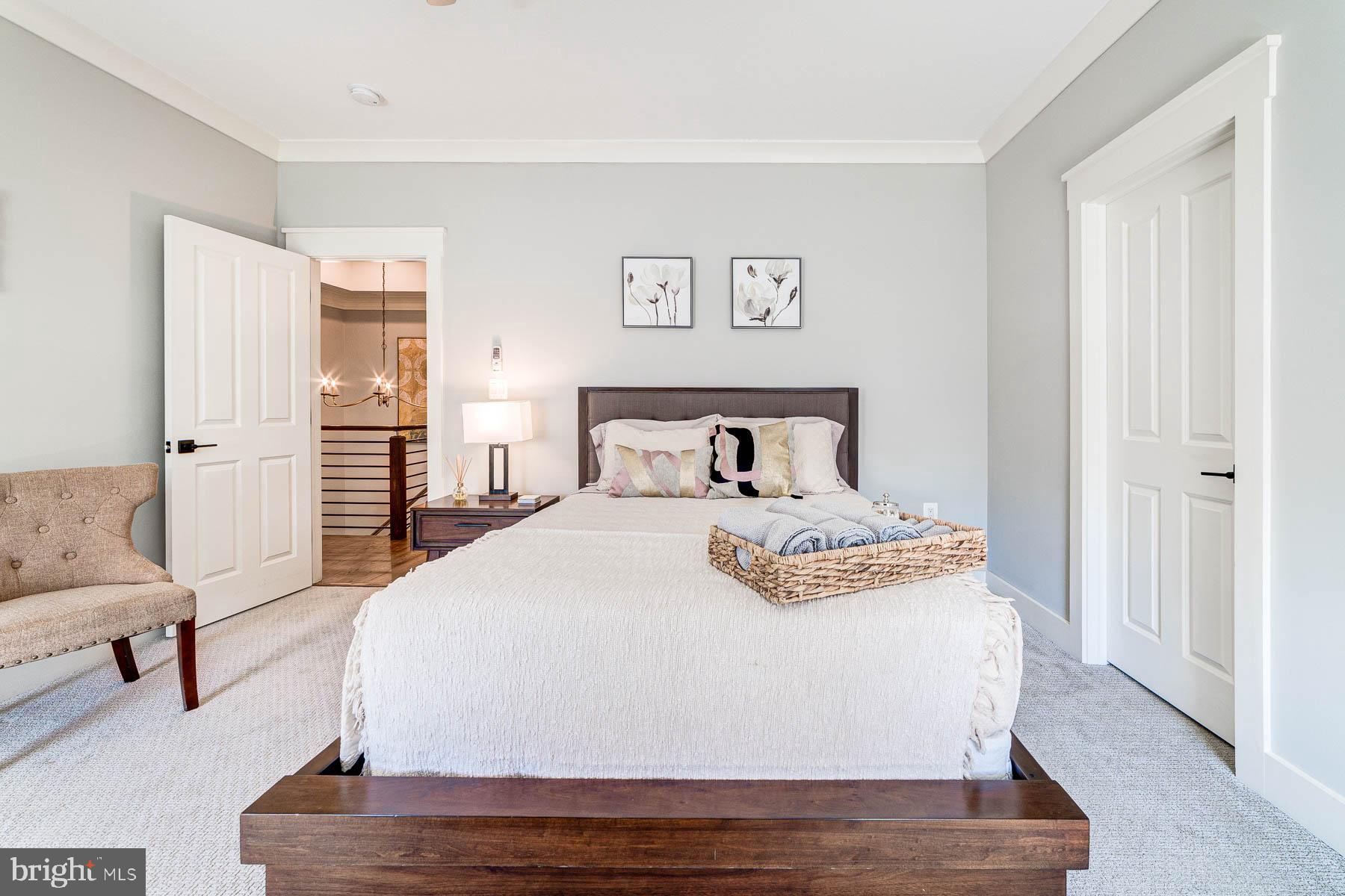 VIENNA WOODS - Residential