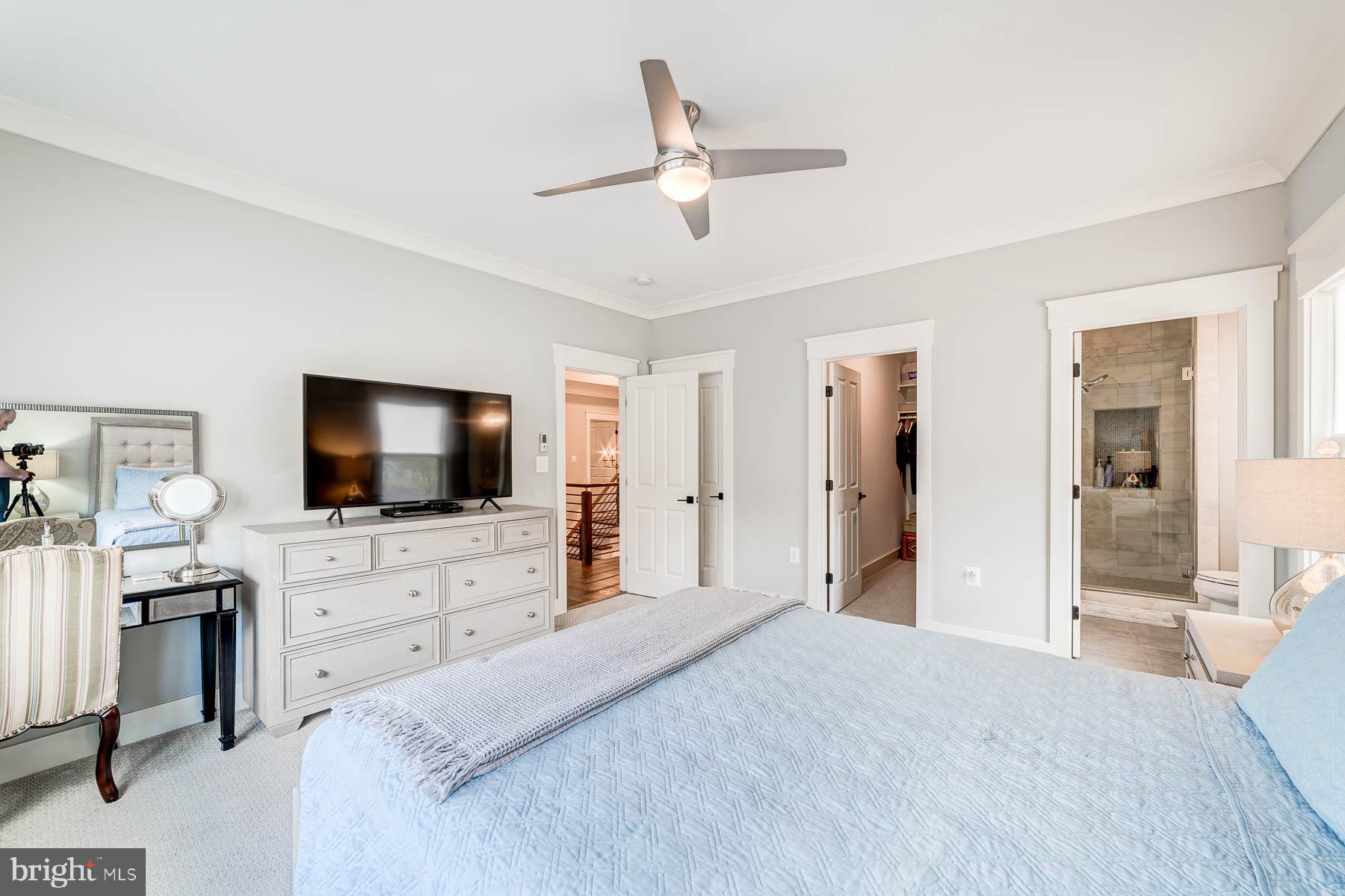 VIENNA WOODS - Residential