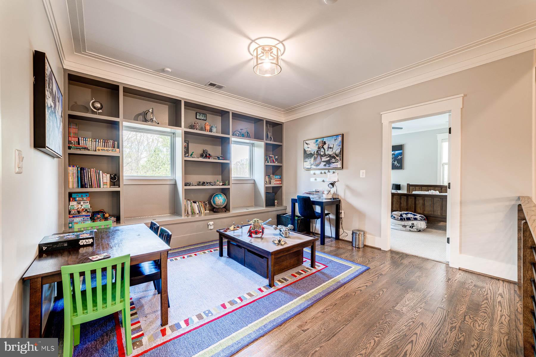 VIENNA WOODS - Residential